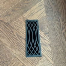 Top Step Vent - Cast Iron Black Lattice in oak